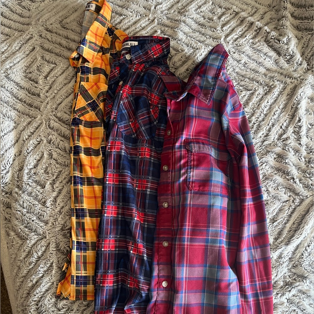 Women’s plaid flannel style shirts